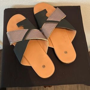 Black and Bronz slip on shoe. Sz 39 (us 9)